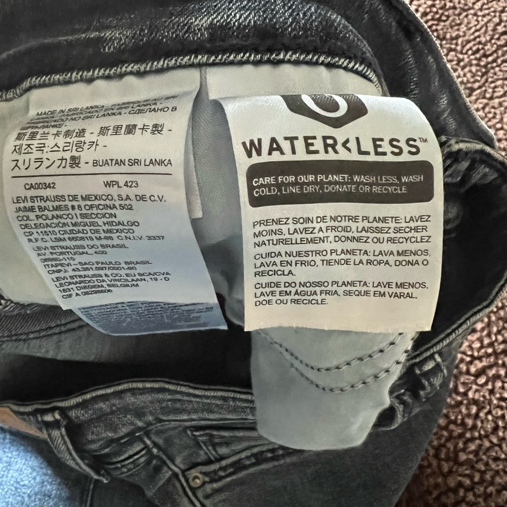 Levi’s - Picture 4 of 6